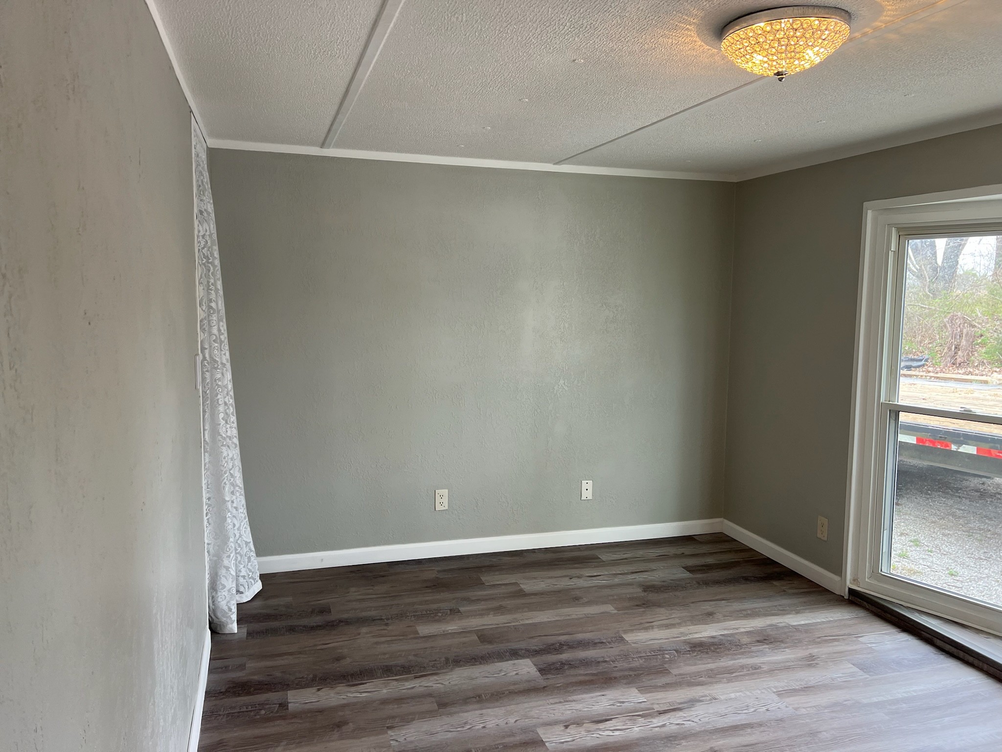 511 Hall-Leffew Road Franklin, KY 42134 - Photo 14 of 26 a view of an empty room with wooden floor and a window