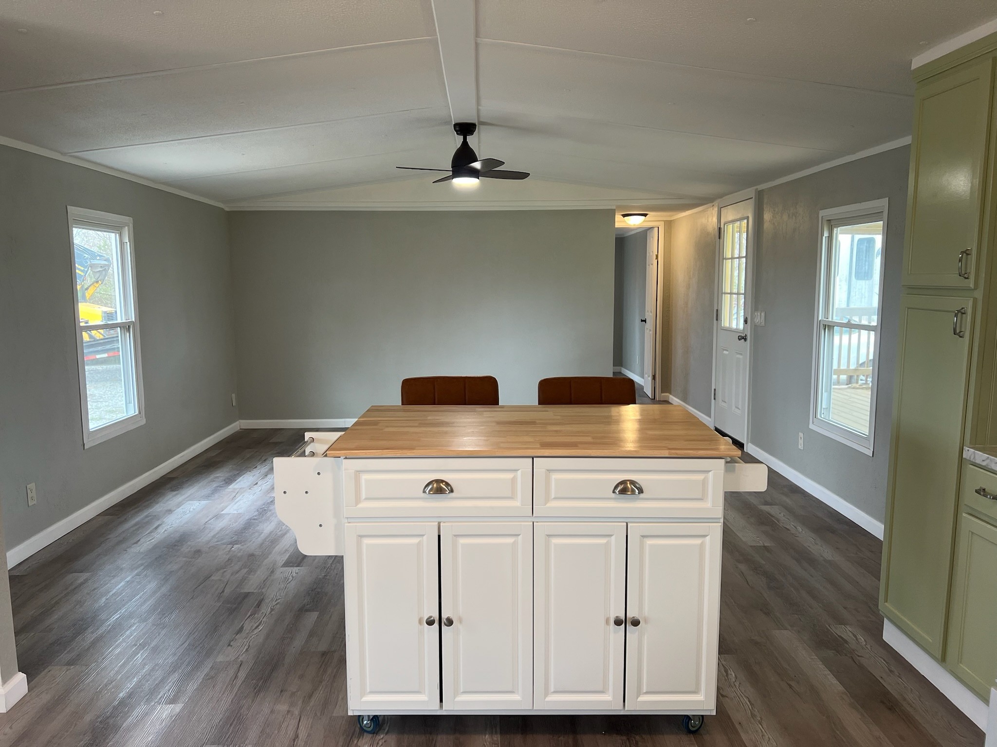 511 Hall-Leffew Road Franklin, KY 42134 - Photo 3 of 26 a view of kitchen with granite countertop cabinets a sink and dishwasher