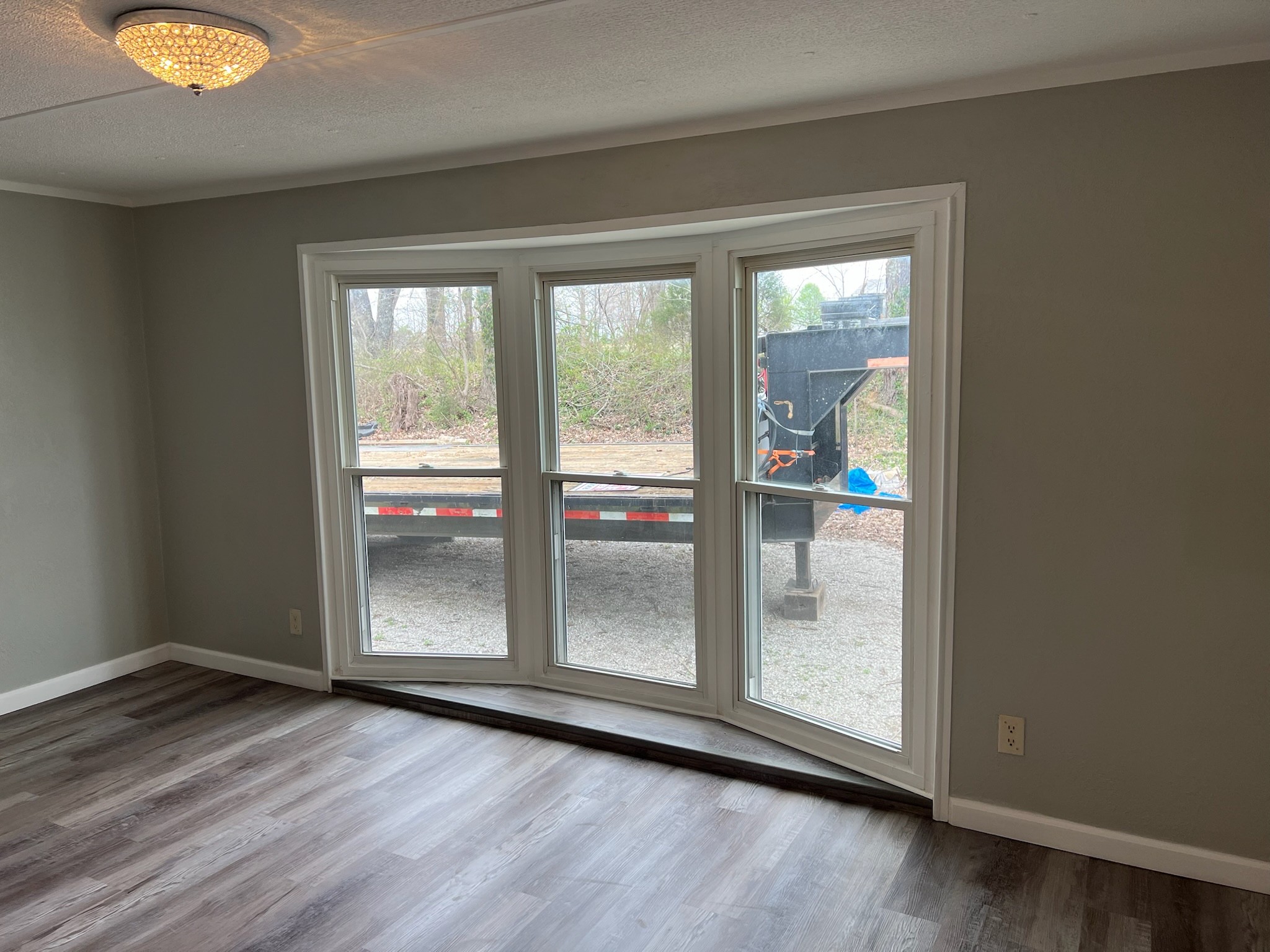 511 Hall-Leffew Road Franklin, KY 42134 - Photo 5 of 26 an empty room with wooden floor and windows