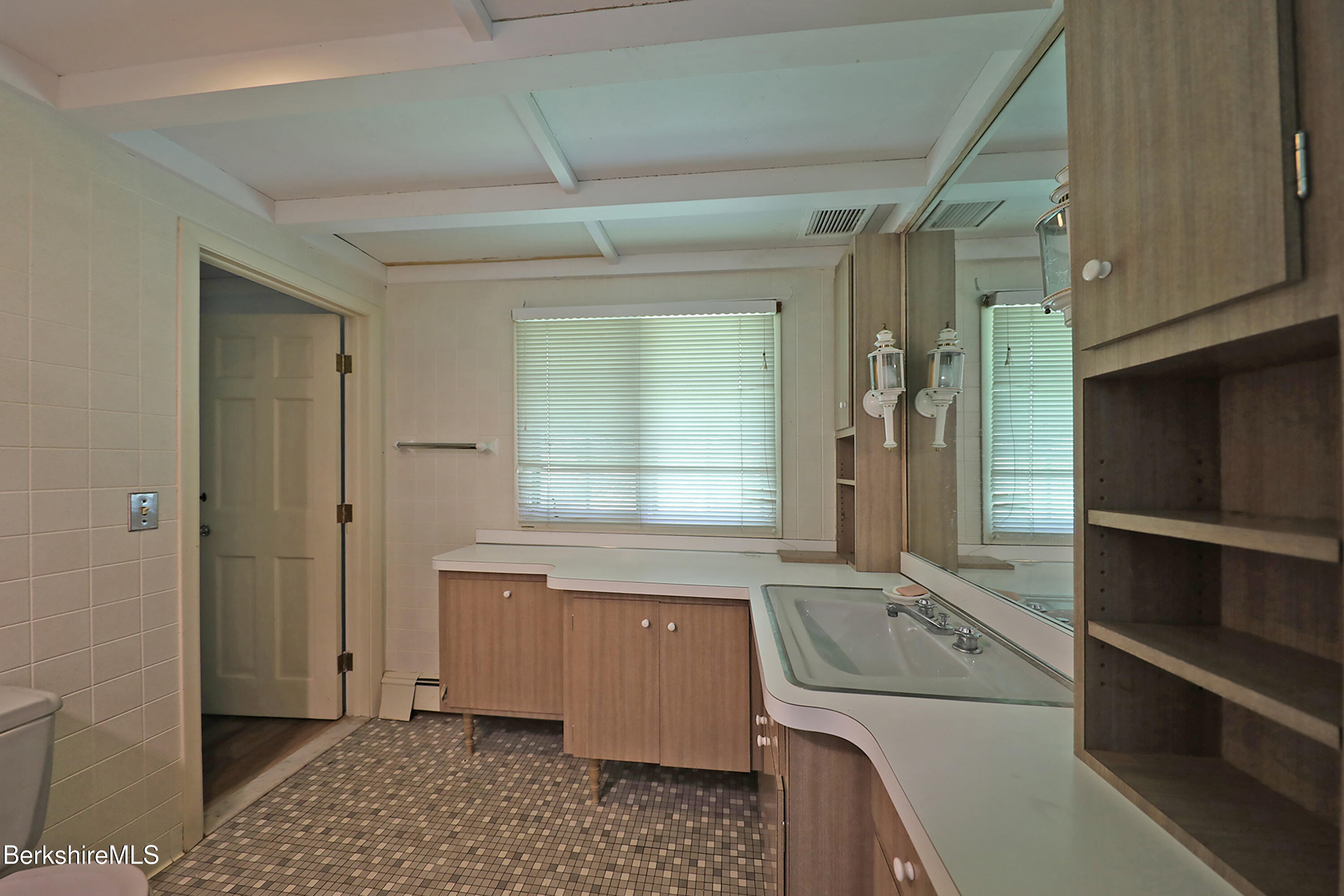 15 Interlaken Cross Road Stockbridge, MA 01262 - Photo 37 of 47 En suite full bath