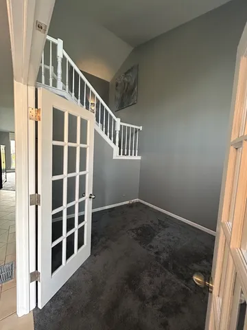 a view of empty room with window