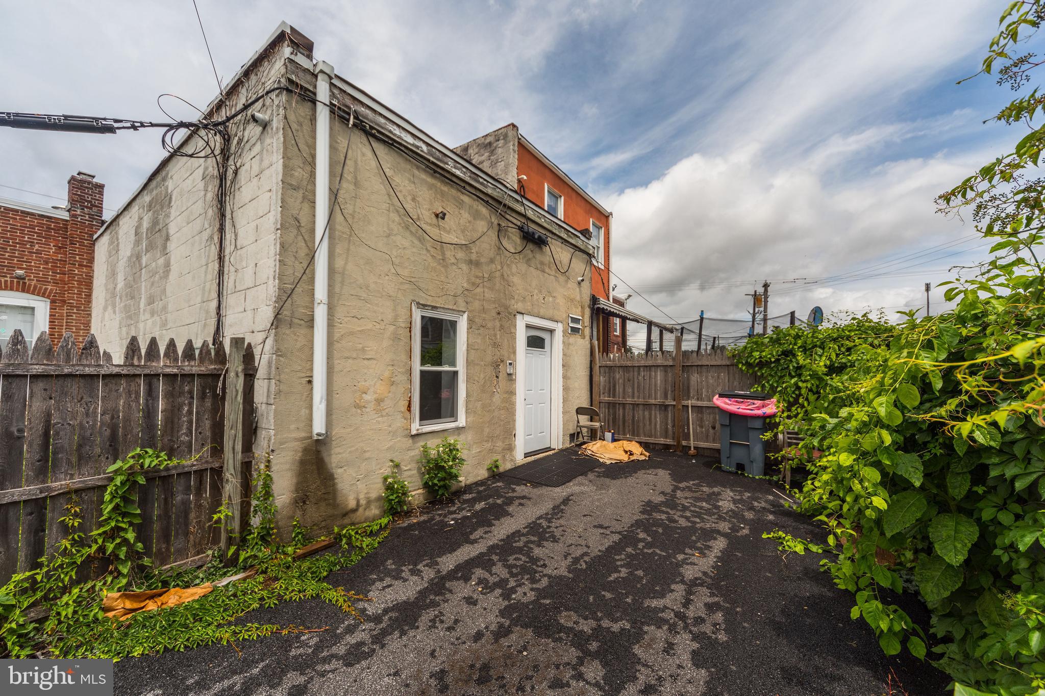 3706 Garrett Road Drexel Hill, PA 19026 - Photo 8 of 15 a backyard of a house with lots of green space