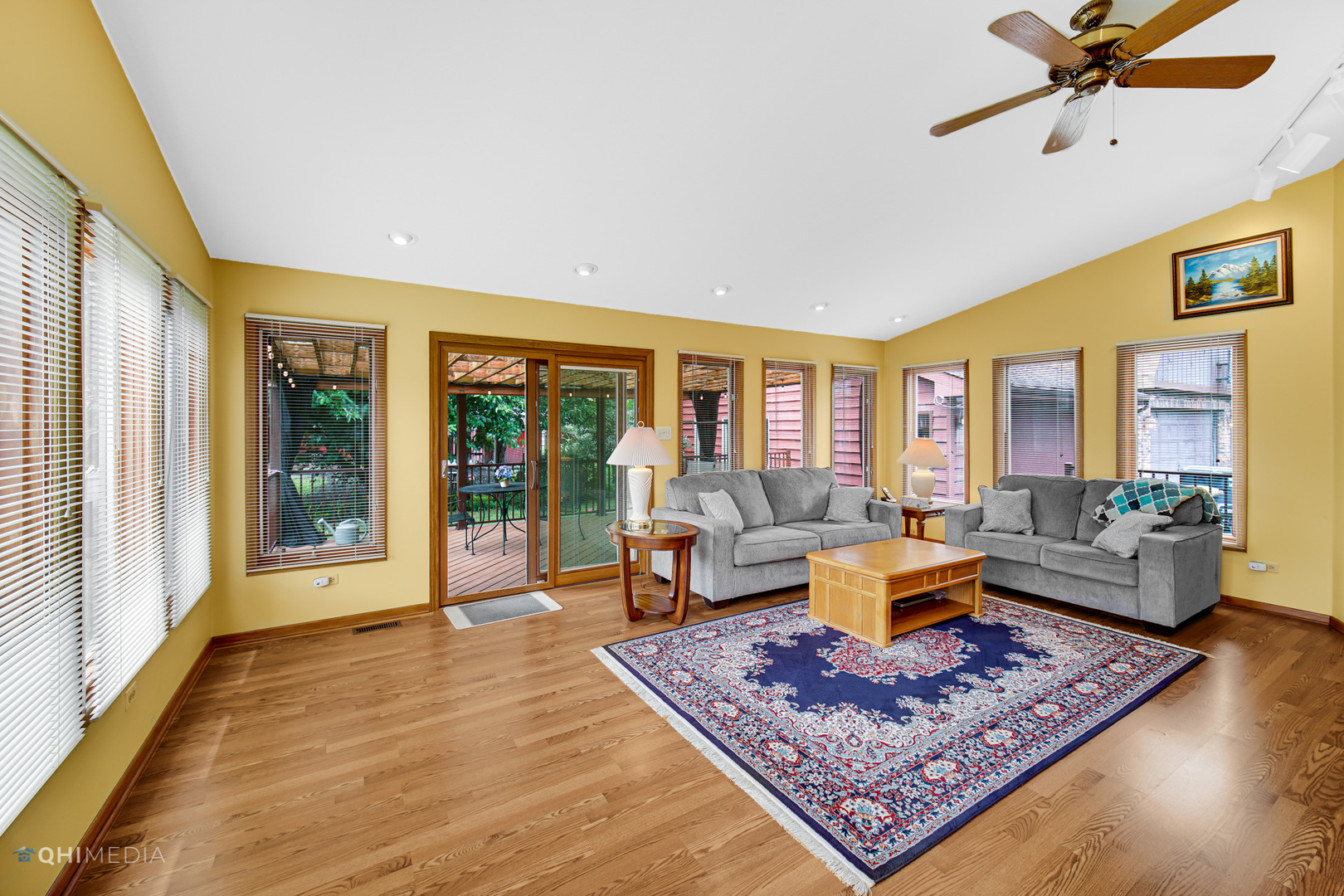 17638 Wright Street Lansing, IL 60438 - Photo 12 of 30 a living room with furniture and a rug
