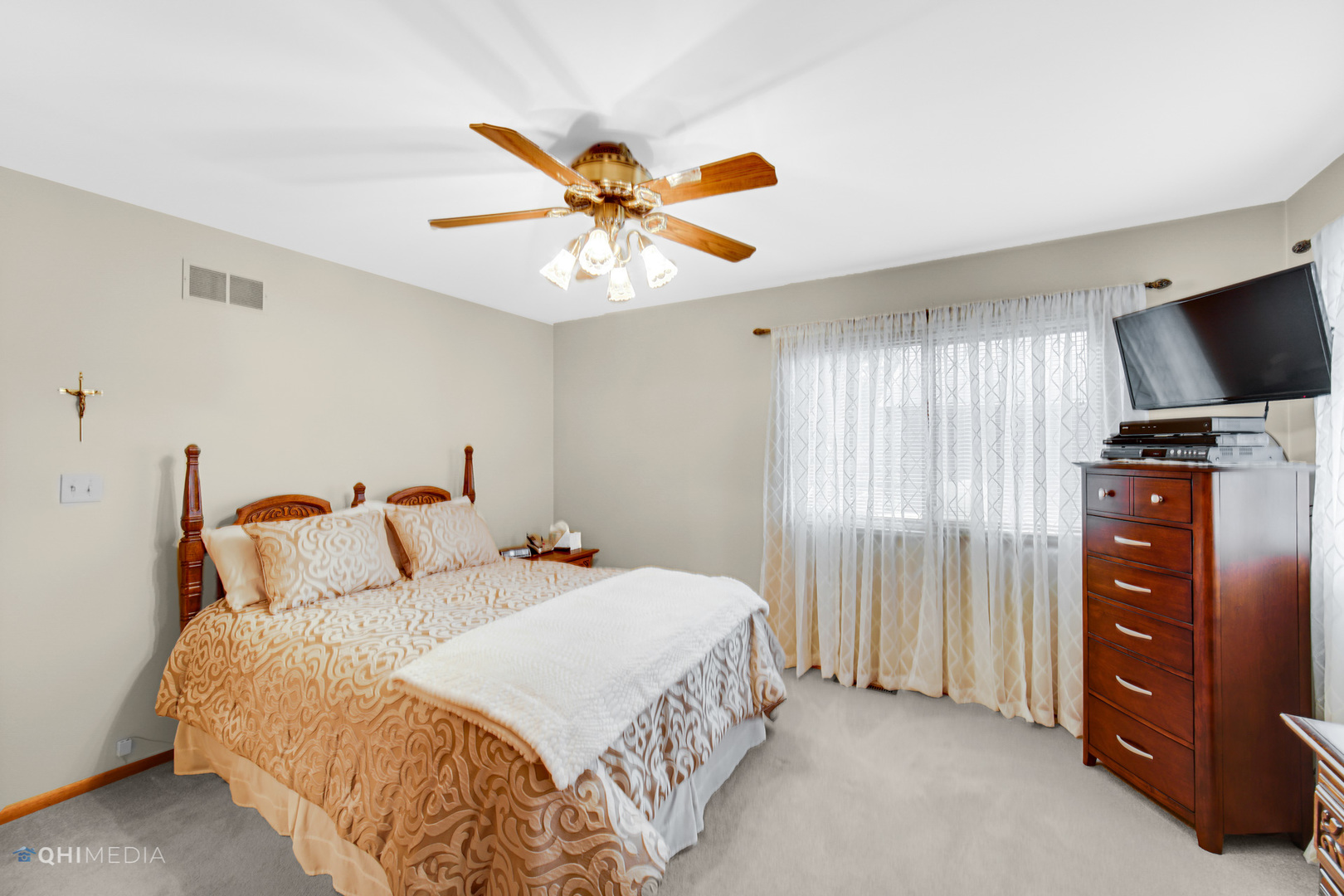 17638 Wright Street Lansing, IL 60438 - Photo 15 of 30 a bedroom with a bed and a television