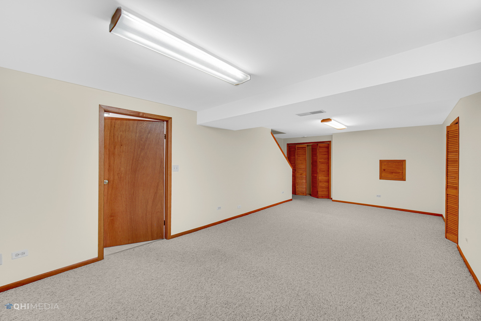 17638 Wright Street Lansing, IL 60438 - Photo 21 of 30 a view of an empty room with a window