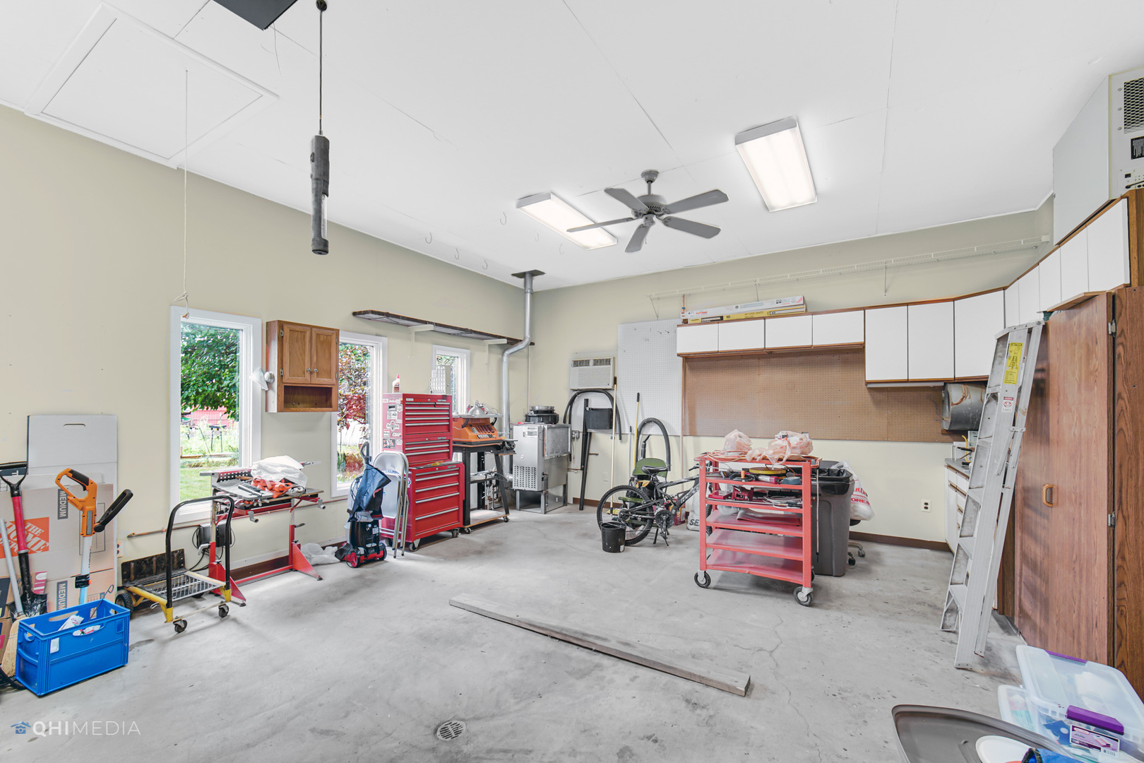 17638 Wright Street Lansing, IL 60438 - Photo 25 of 30 a living room with furniture and a flat screen tv