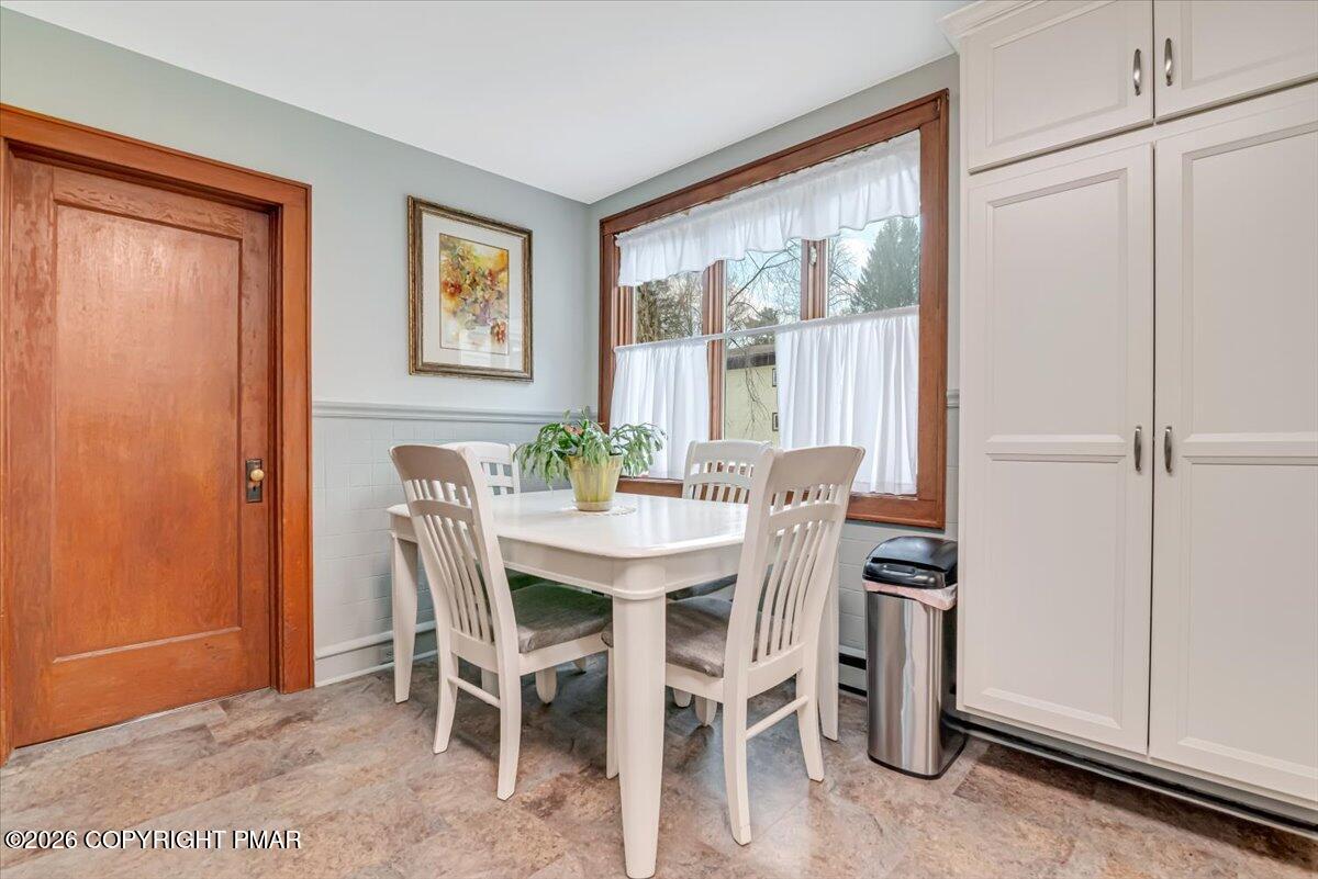 253 Thomas Road Blakeslee, PA 18610 - Photo 18 of 63 a dining room with furniture and window