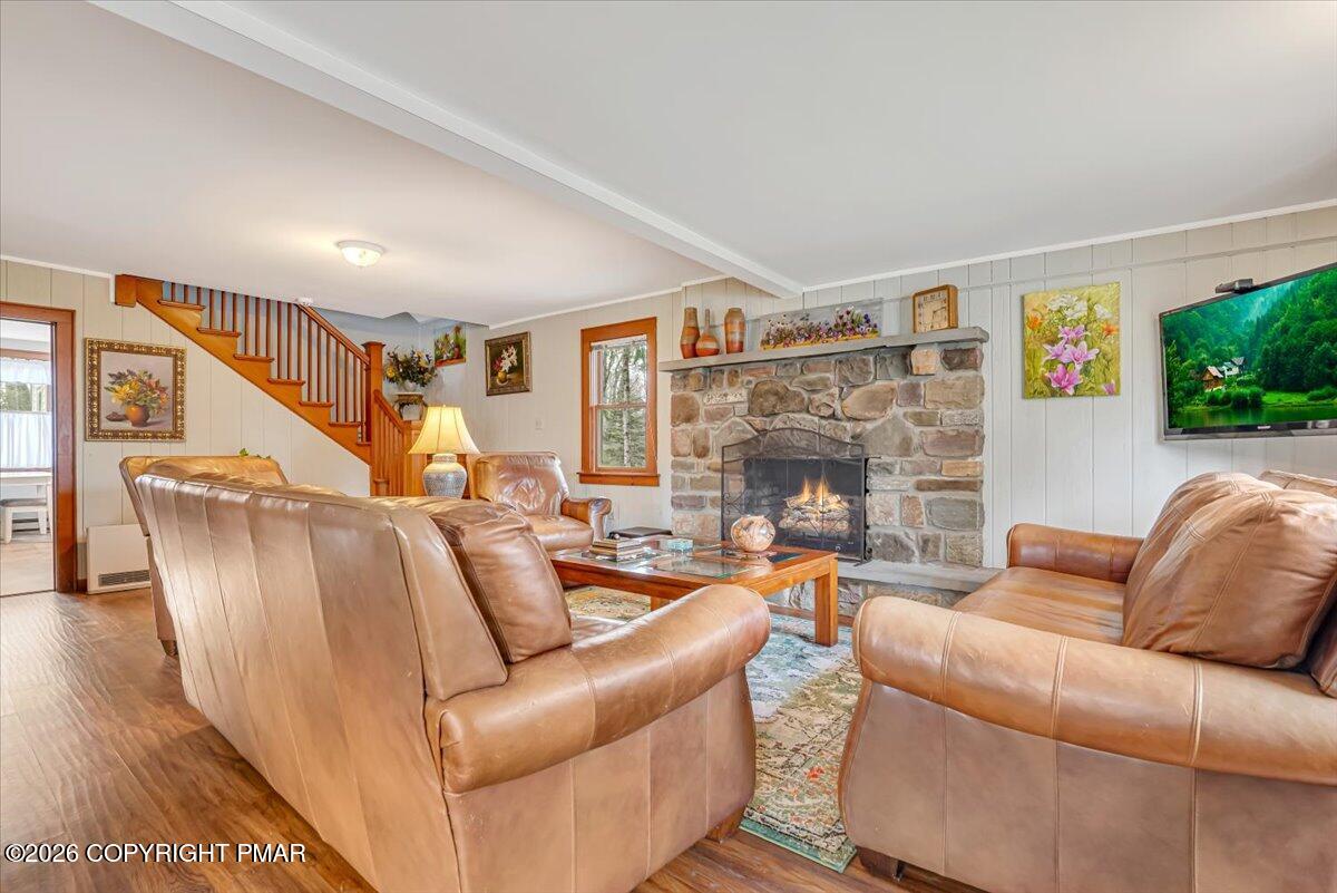 253 Thomas Road Blakeslee, PA 18610 - Photo 23 of 63 Living Room