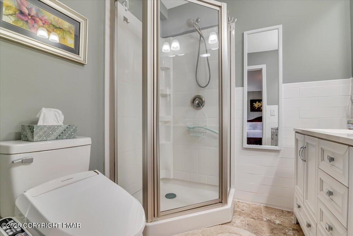 253 Thomas Road Blakeslee, PA 18610 - Photo 31 of 63 Primary En-suite