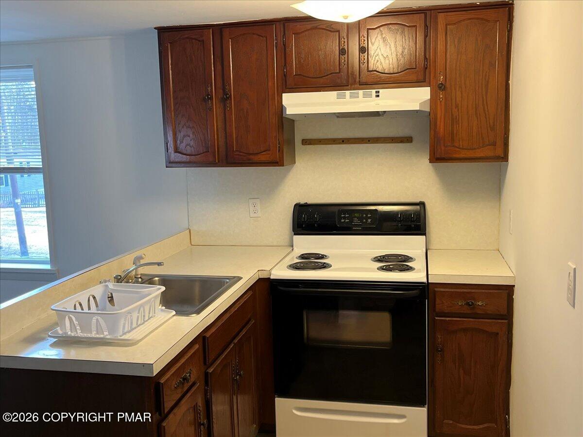 253 Thomas Road Blakeslee, PA 18610 - Photo 45 of 63 Upstairs apartment kitchen