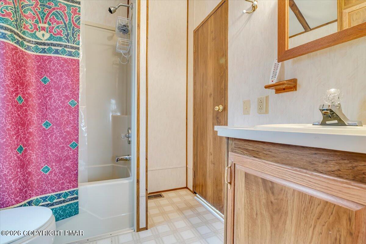 253 Thomas Road Blakeslee, PA 18610 - Photo 56 of 63 Full Bath