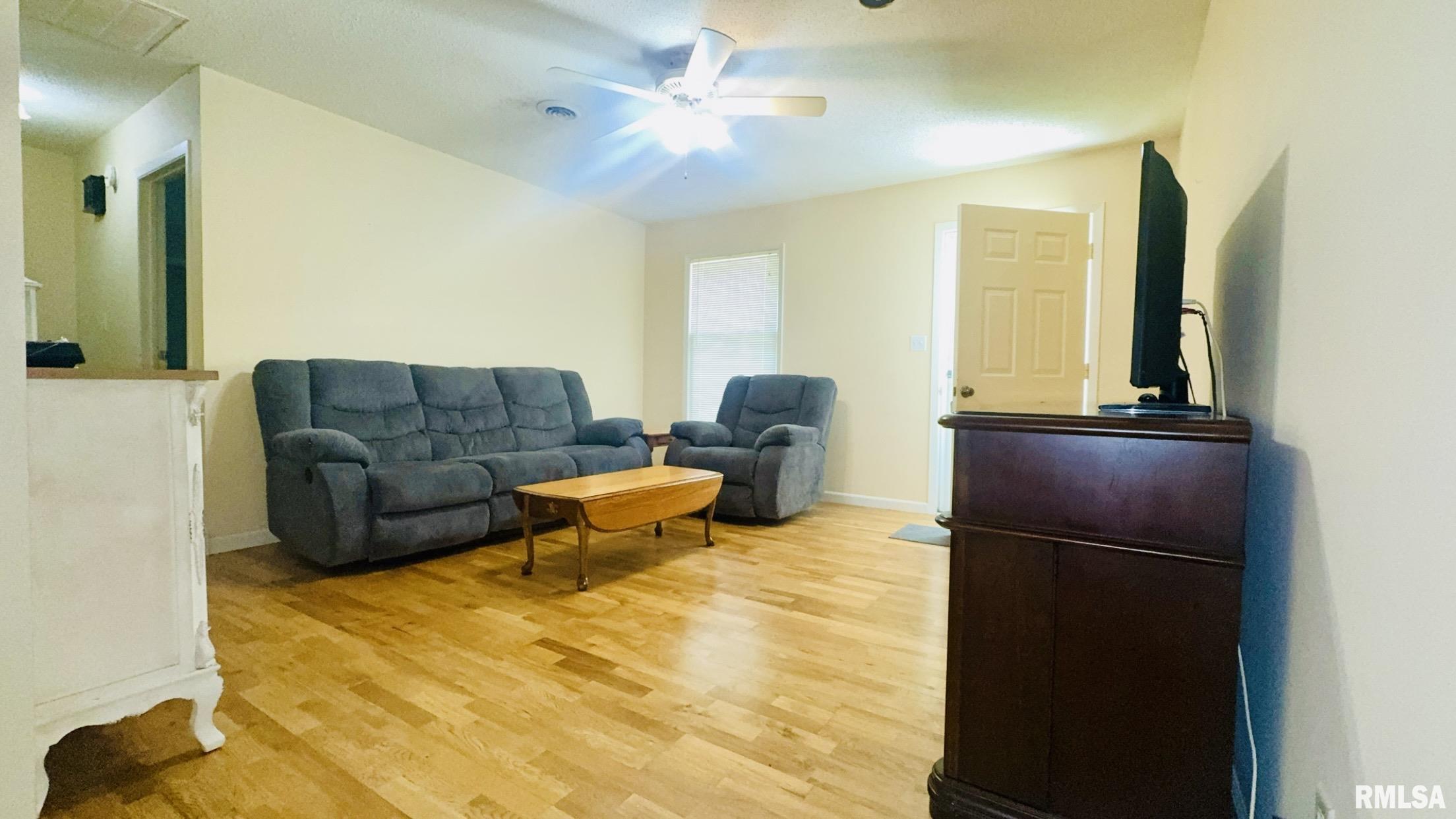 111 East Patton Valier, IL 62891 - Photo 5 of 16 Gallery Image 5