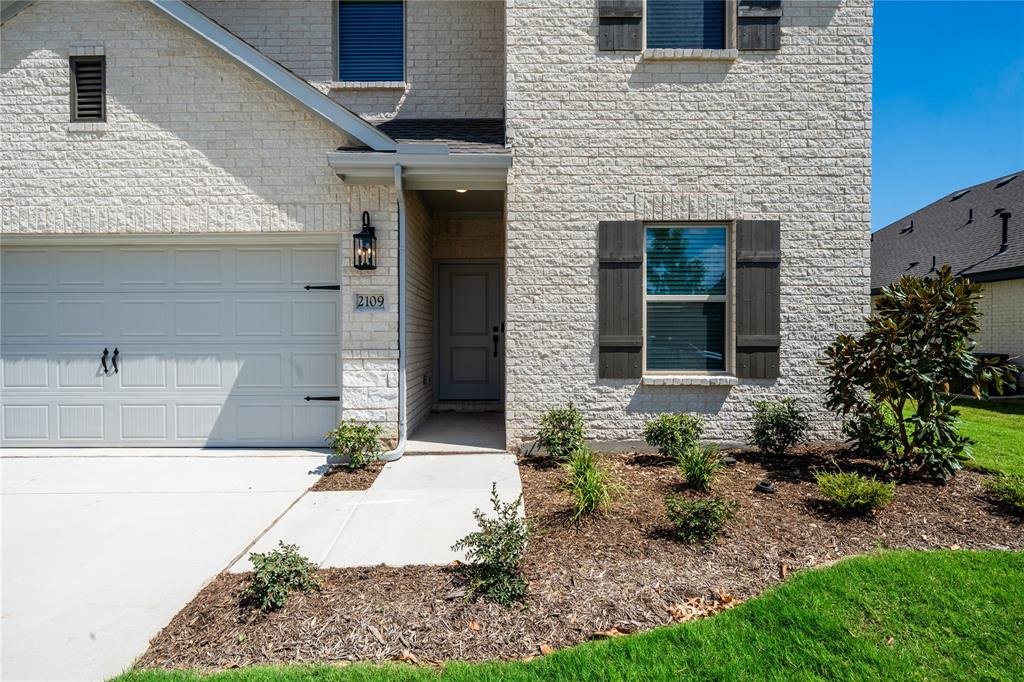 2109 Maple Rdg Drive Van Alstyne, TX 75495 - Photo 4 of 31 Gallery Image 4