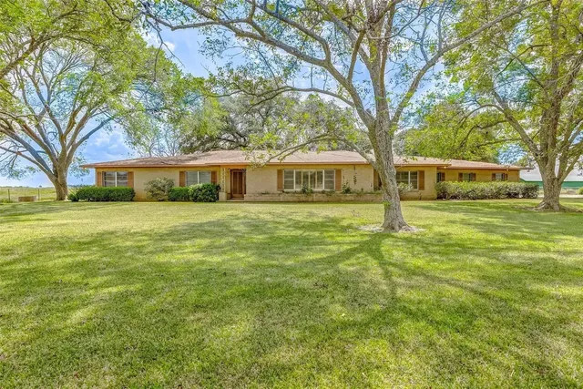 $4,500 | 11503 Highway 36, Wallis, TX 77485