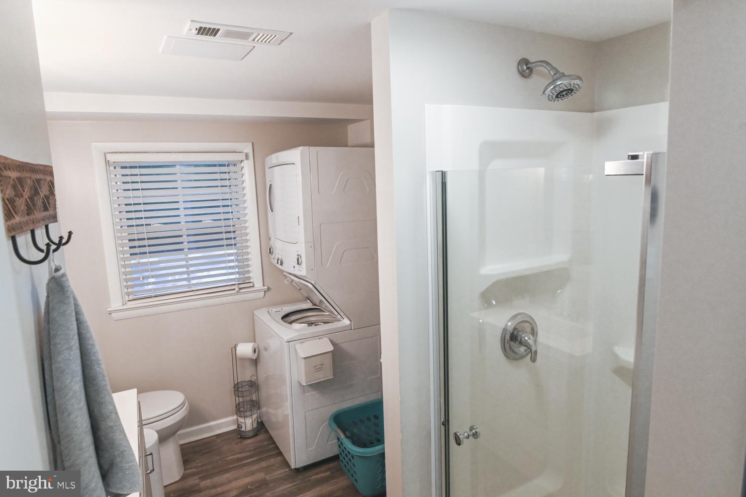 146 Lexington Road York, PA 17402 - Photo 30 of 35 a bathroom with a toilet and a shower