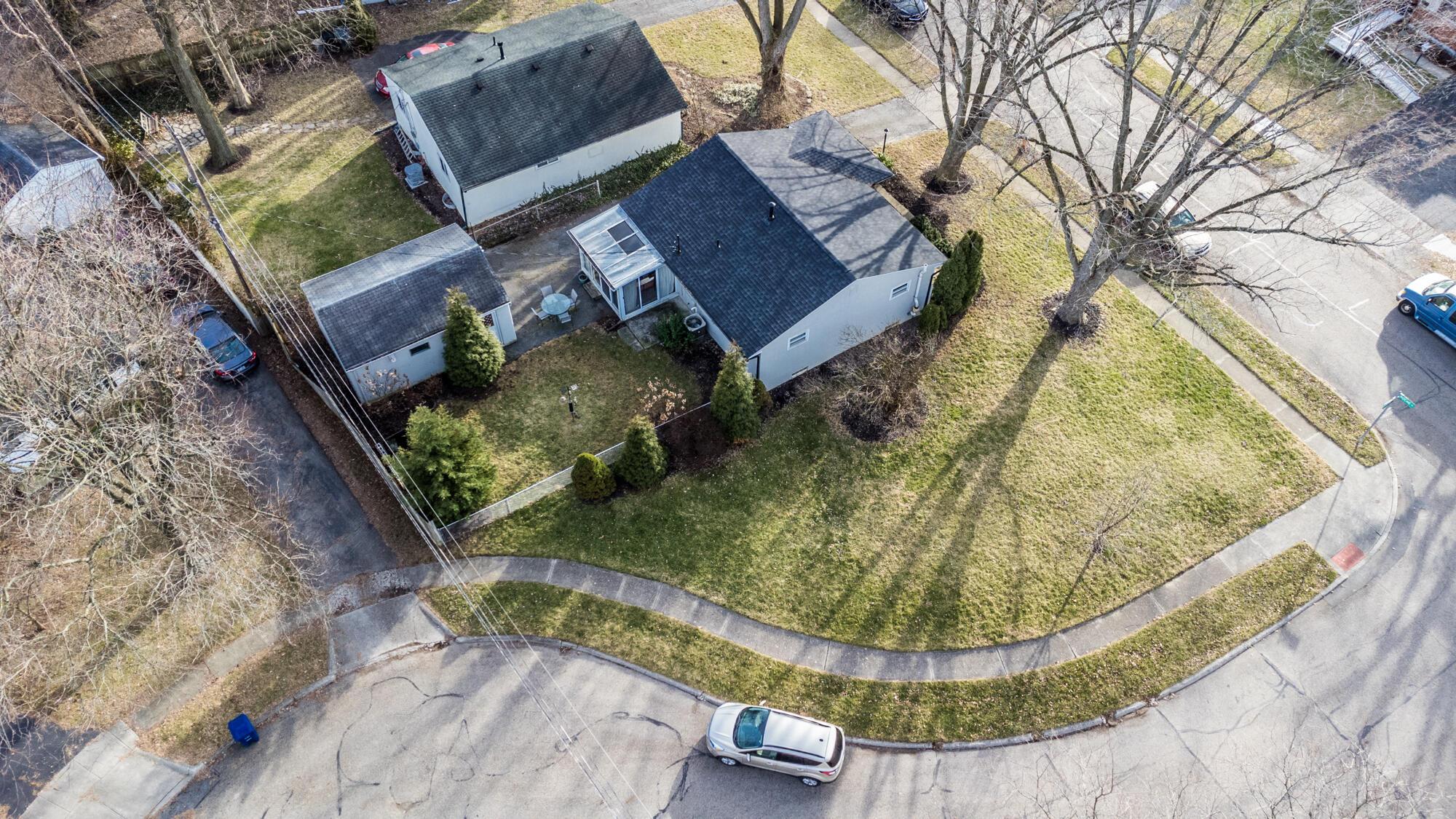 5296 Roche Place Columbus, OH 43229 - Photo 11 of 29 Plenty of side yard space!