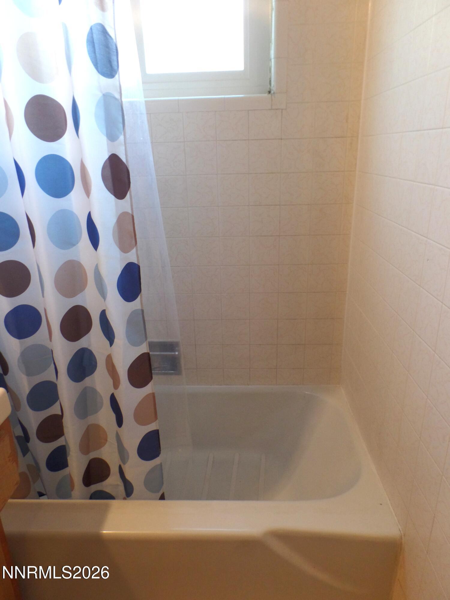 710 L Street Sparks, NV 89431 - Photo 8 of 11 a bathroom with a bathtub and a sink