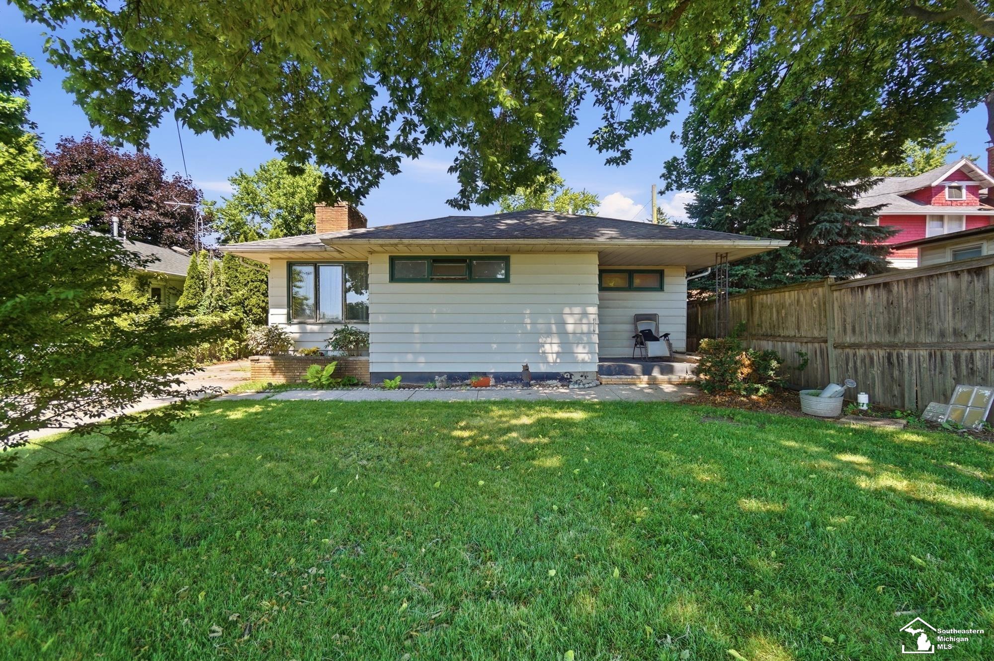 904 Custer Street Monroe, MI 48161 - Photo 1 of 42 50213237-8faad001-7e0b-41c7-869c-945694fd8119.JPG