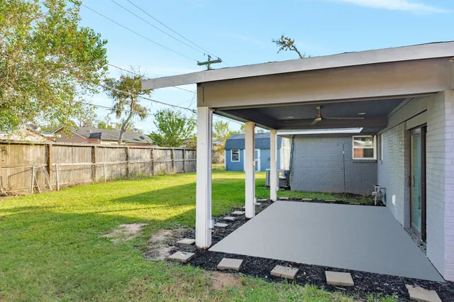 a view of a house with backyard and porch