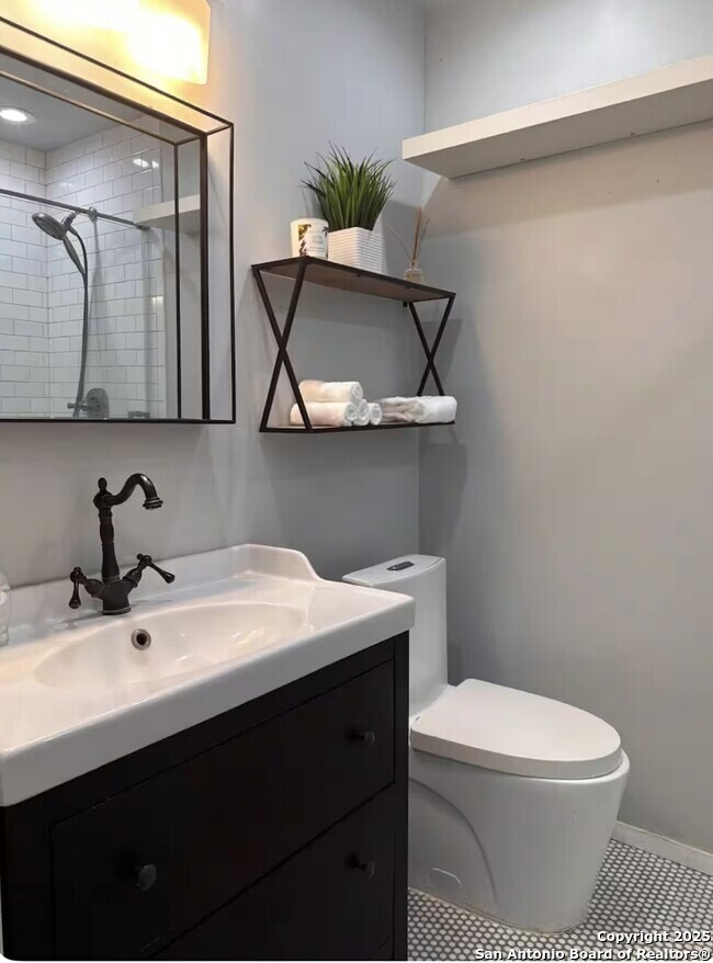 112 East Sunset Road San Antonio, TX 78209 - Photo 9 of 10