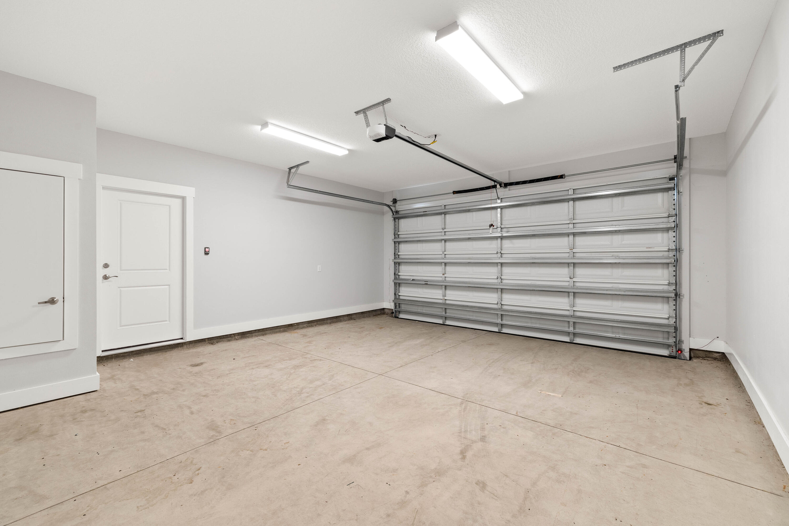 100 Beach Drive, Unit 9 Destin, FL 32541 - Photo 29 of 33 a view of room that has a white walls