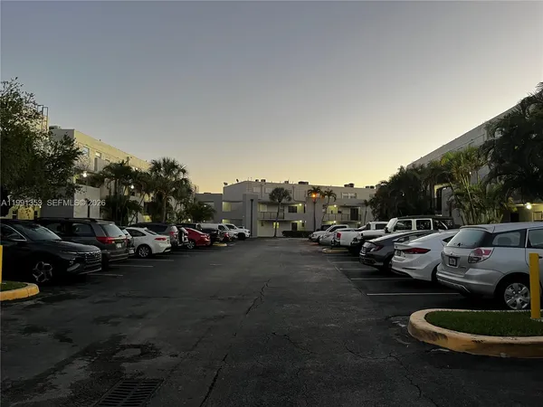 $2,500 | 210 Northwest 87th Avenue, Unit L218, Miami, FL 33172