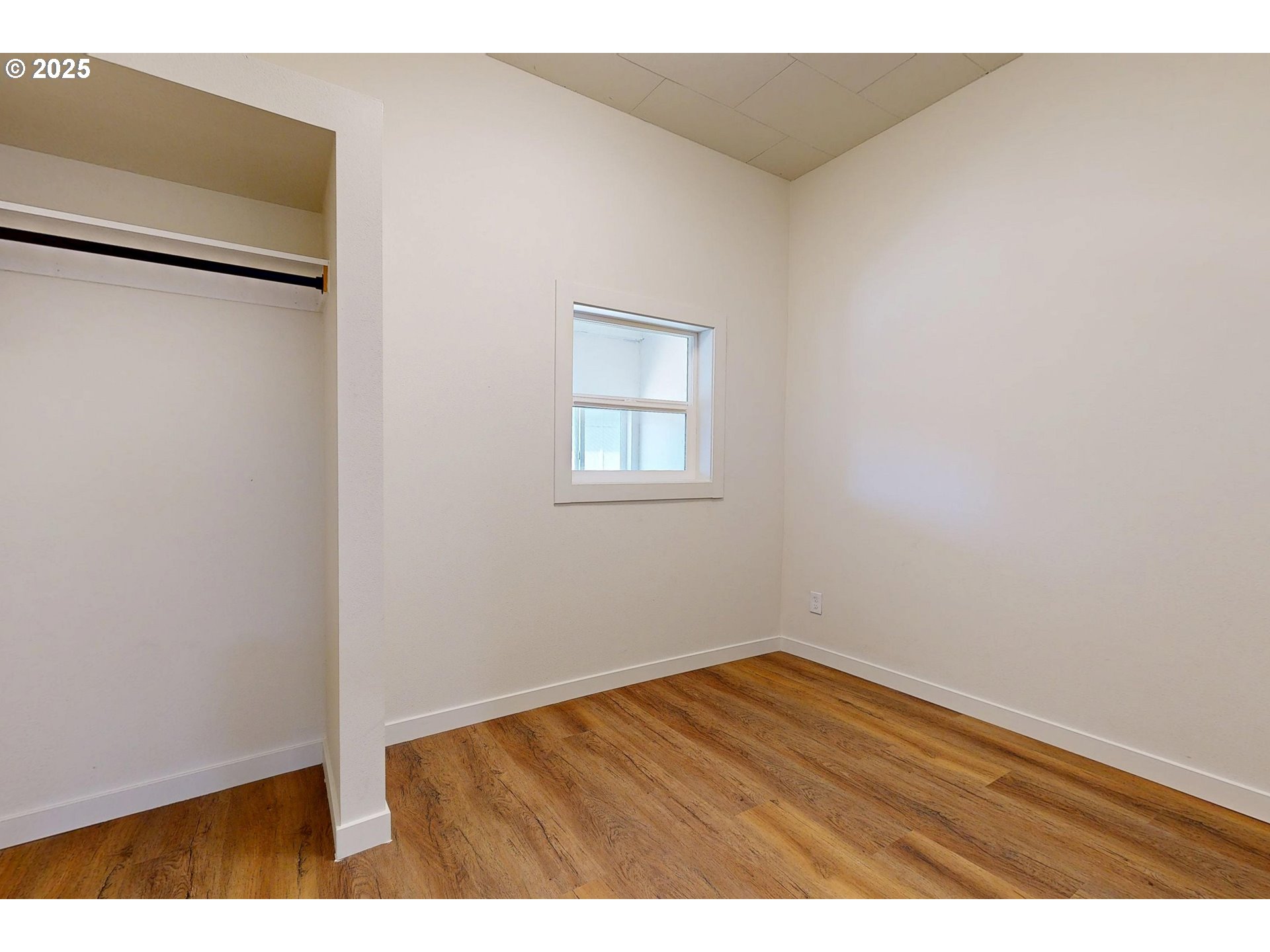 611 Southwest 3rd Street Pendleton, OR 97801 - Photo 15 of 22 an empty room with wooden floor and window