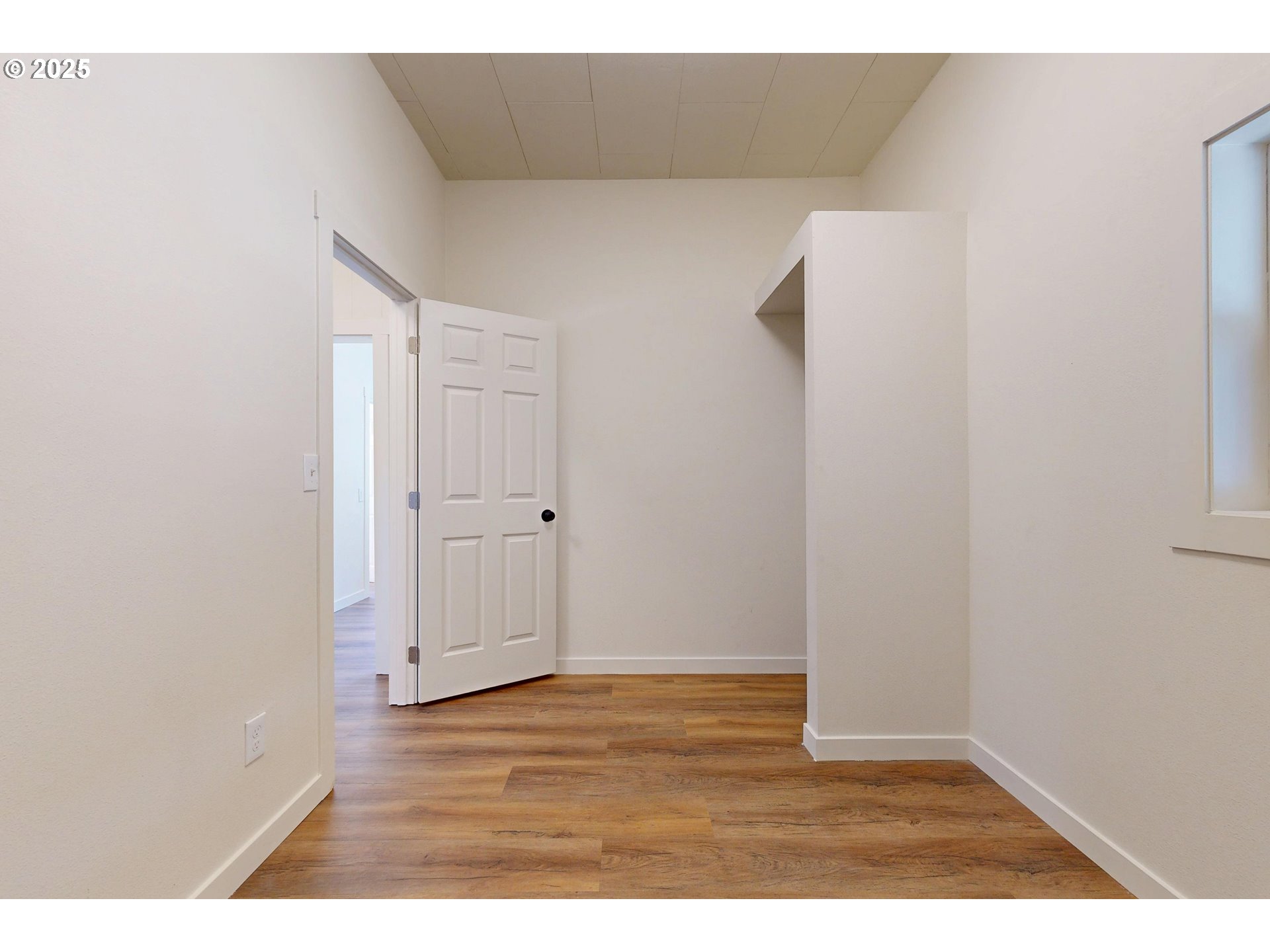 611 Southwest 3rd Street Pendleton, OR 97801 - Photo 16 of 22 a view of an empty room