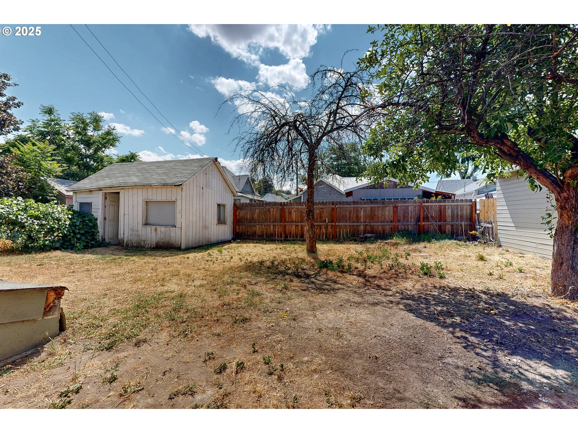 611 Southwest 3rd Street Pendleton, OR 97801 - Photo 21 of 22 a backyard of a house