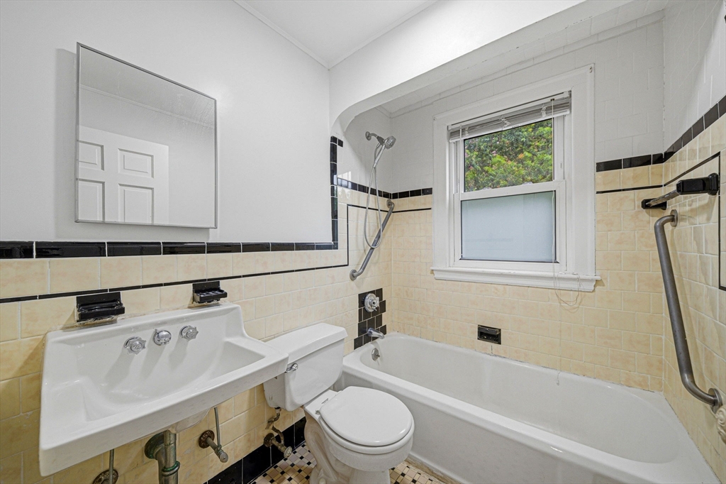 33 Harvard Street, Unit 2 Arlington, MA 02476 - Photo 18 of 41