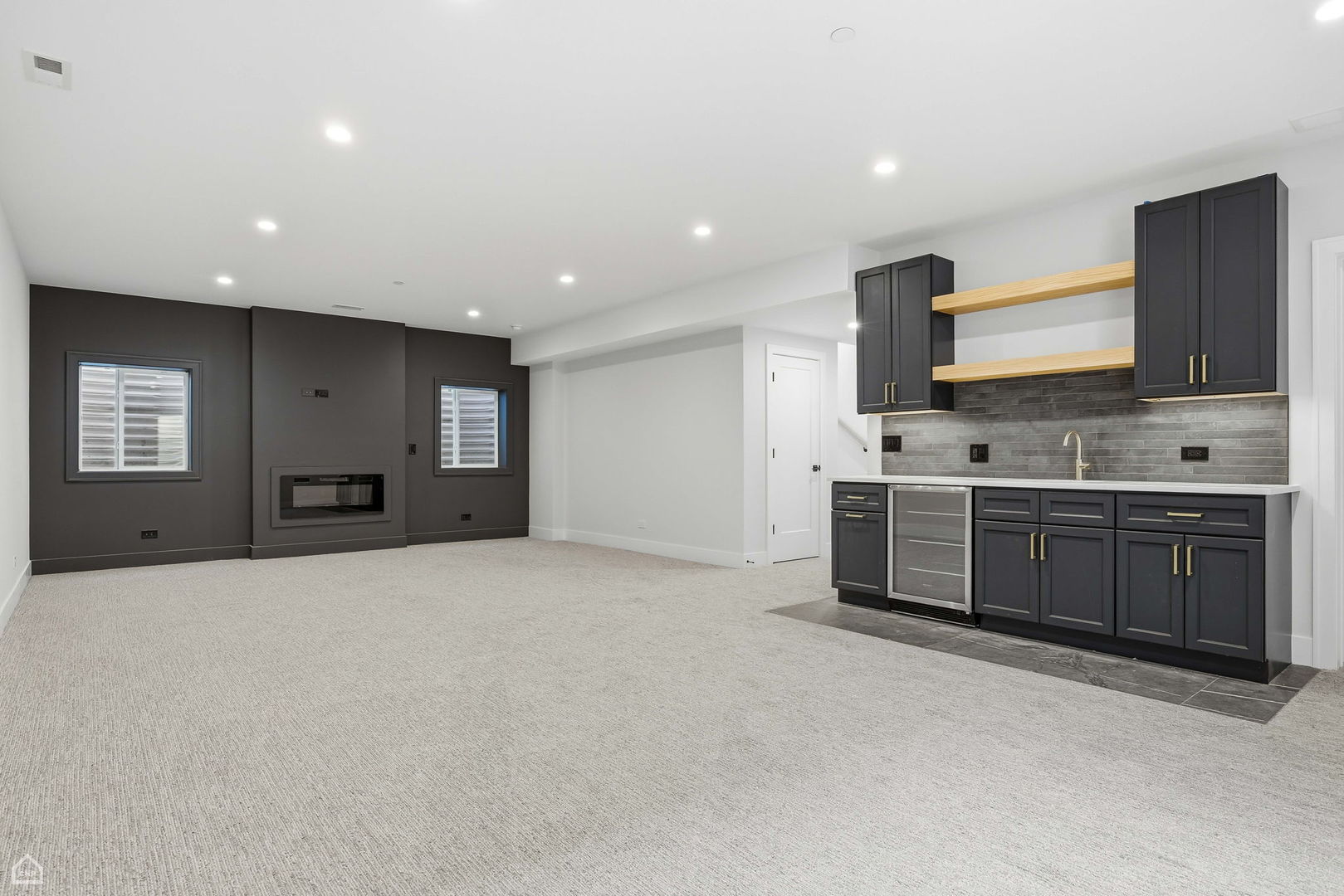 1220 Courtland Avenue Park Ridge, IL 60068 - Photo 27 of 32 a large room with stainless steel appliances kitchen island granite countertop a stove a sink and a microwave