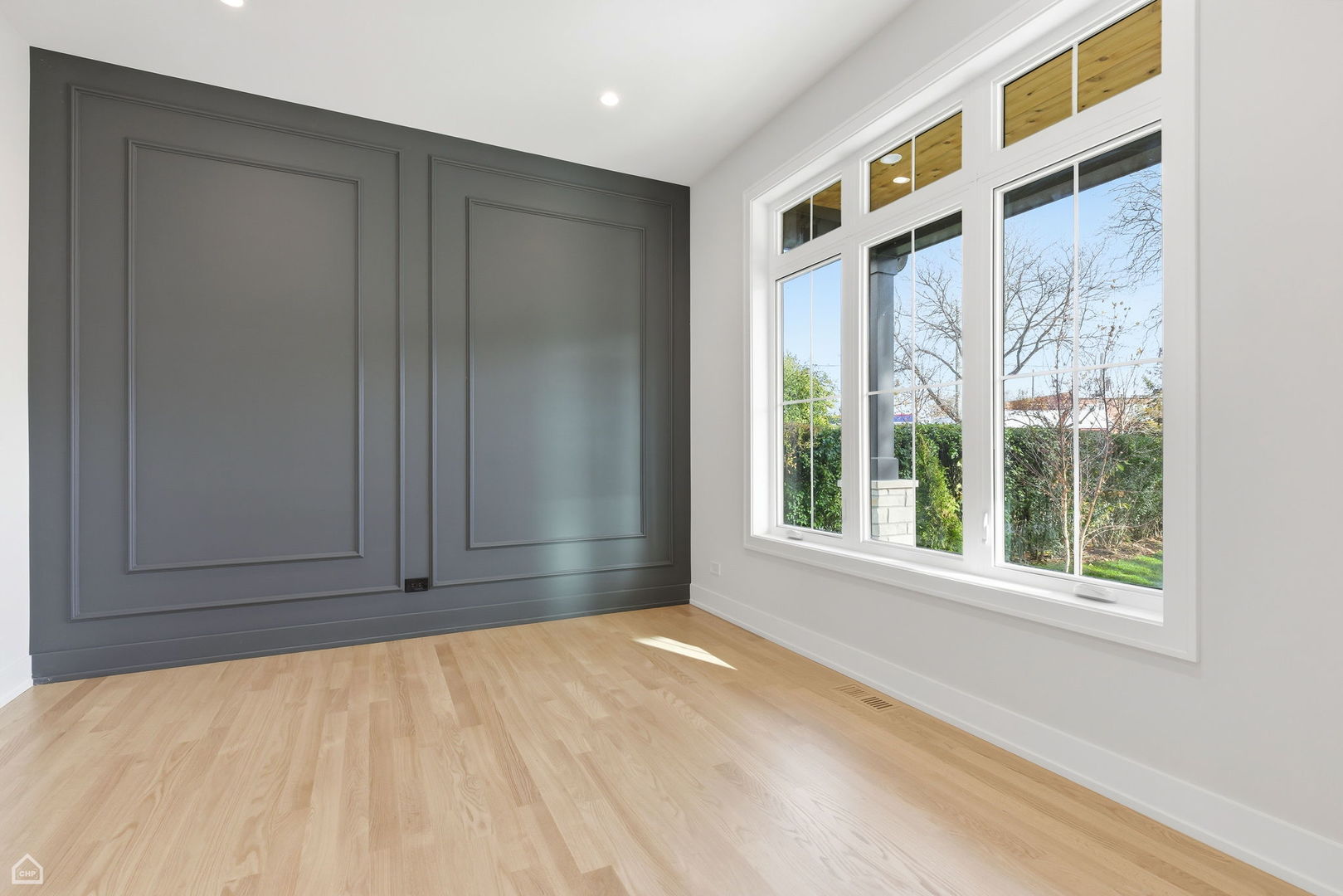1220 Courtland Avenue Park Ridge, IL 60068 - Photo 5 of 32 a view of an empty room with a window