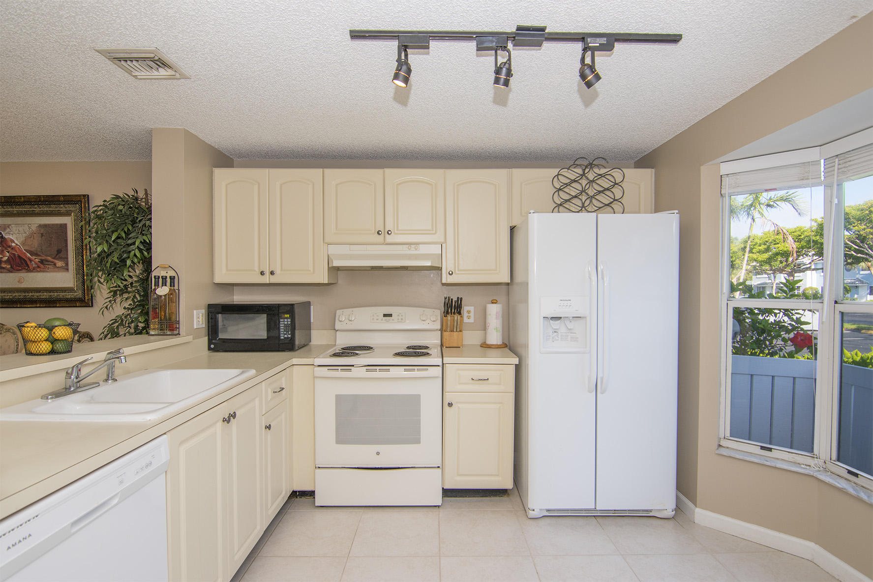 1066 Jeffery Street Boca Raton, FL 33487 - Photo 6 of 25 3 - MLS