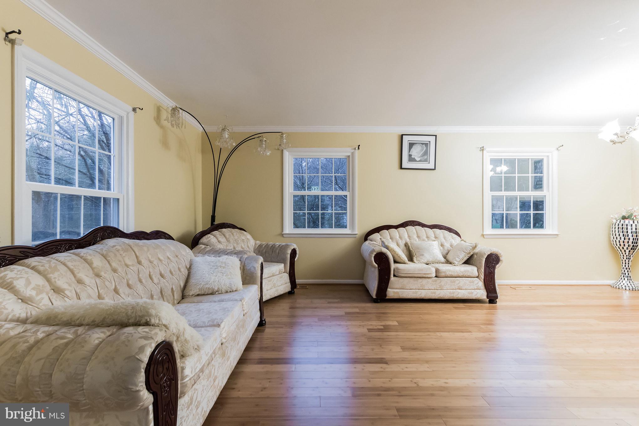 6401 Silver Ridge Circle Alexandria, VA 22315 - Photo 11 of 29 Living Room