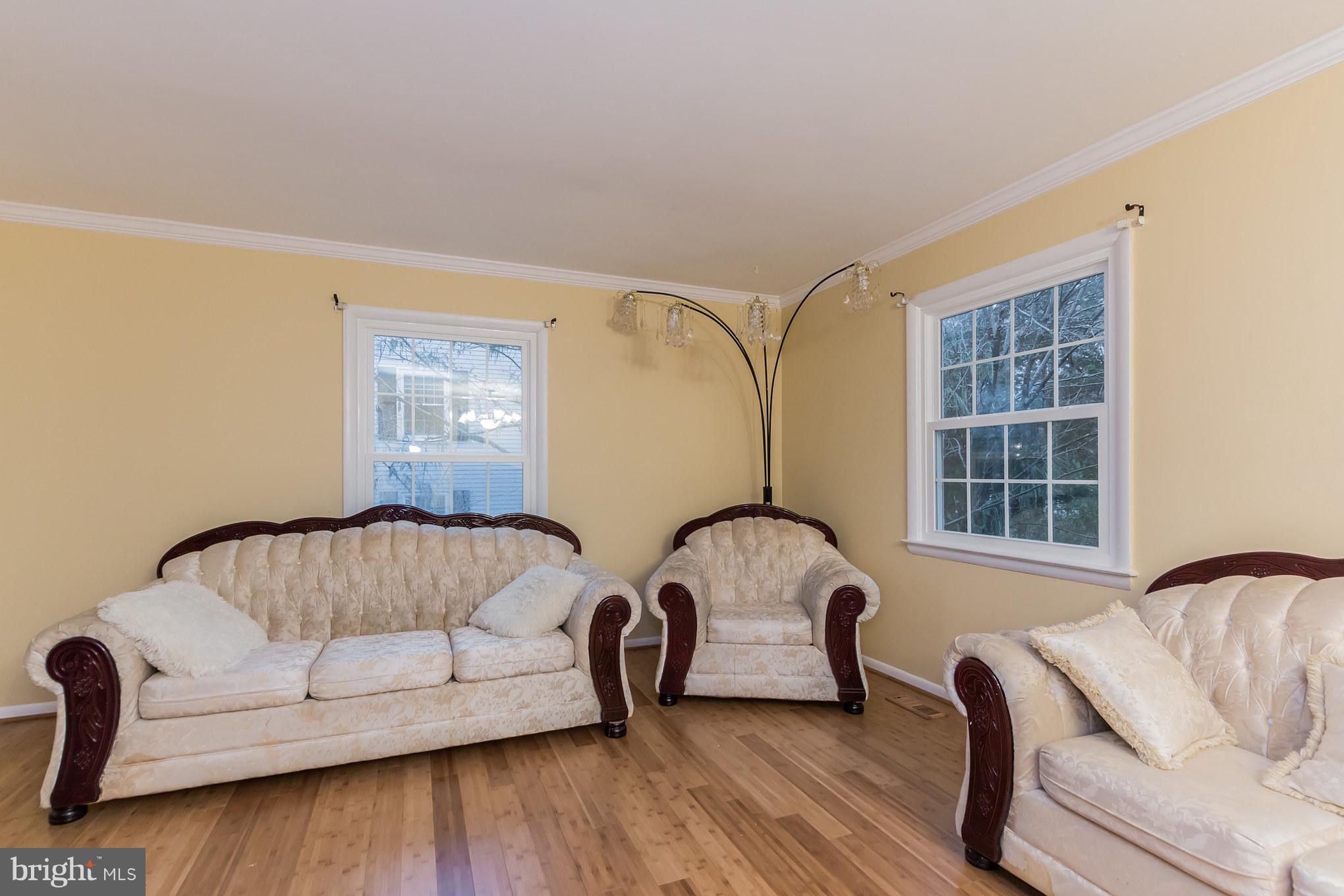 6401 Silver Ridge Circle Alexandria, VA 22315 - Photo 12 of 29 Living Room