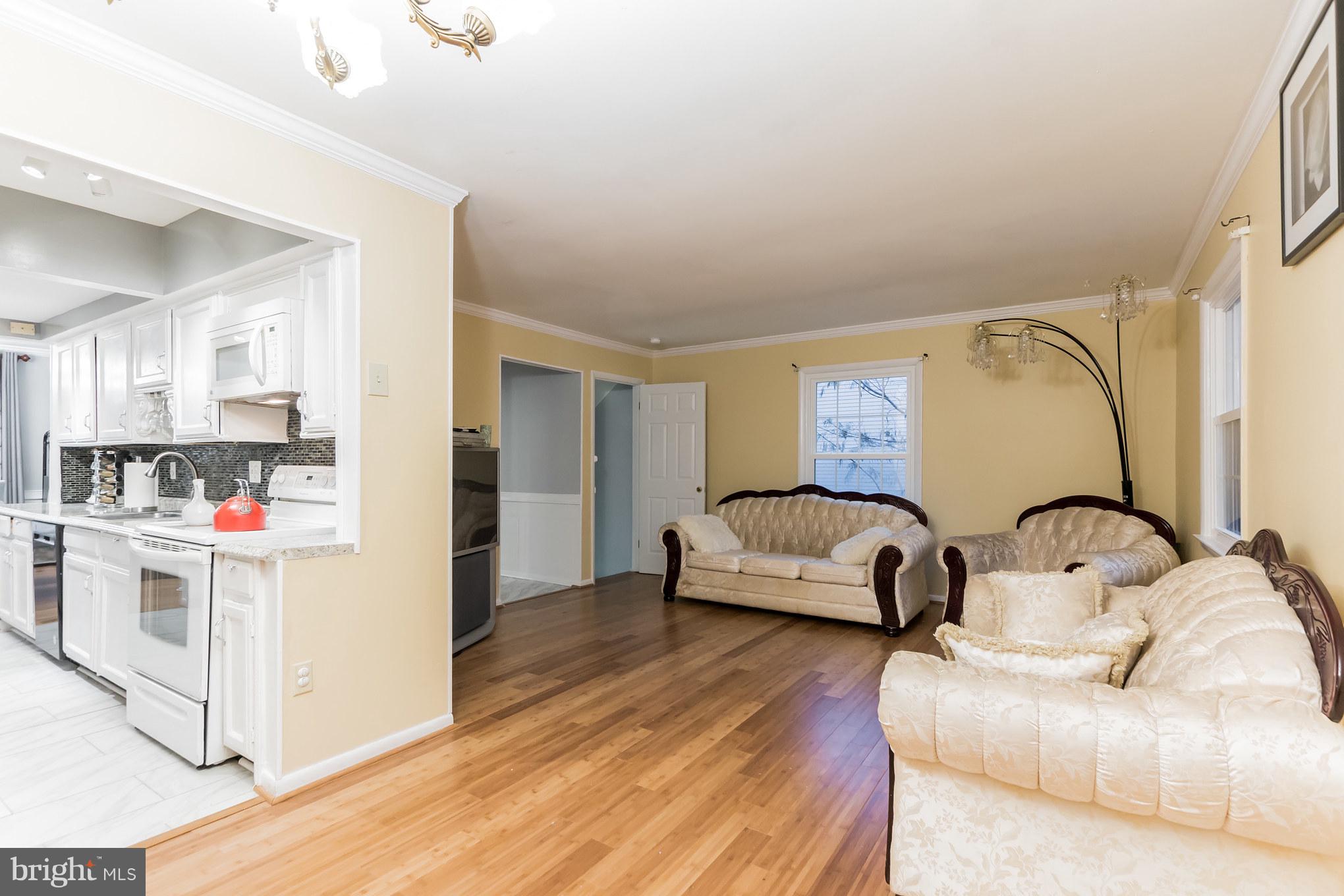 6401 Silver Ridge Circle Alexandria, VA 22315 - Photo 4 of 29 Living Room