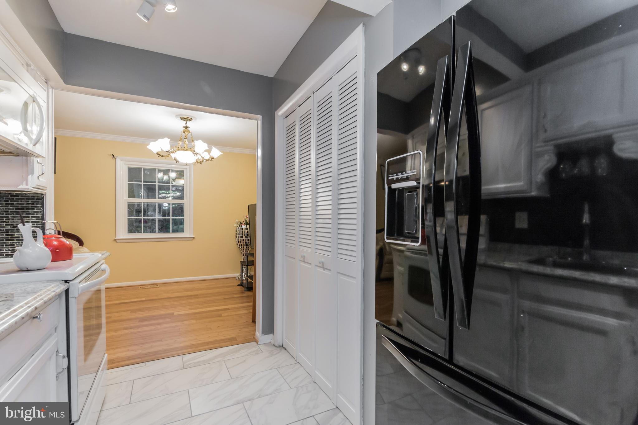 6401 Silver Ridge Circle Alexandria, VA 22315 - Photo 7 of 29 Kitchen