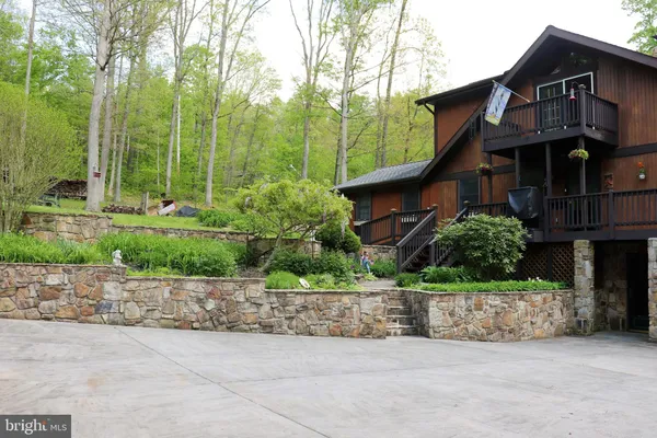 a view of a lake in a back yard