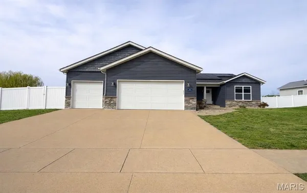 $325,000 | 407 Sammy Lane, Caseyville, IL 62232