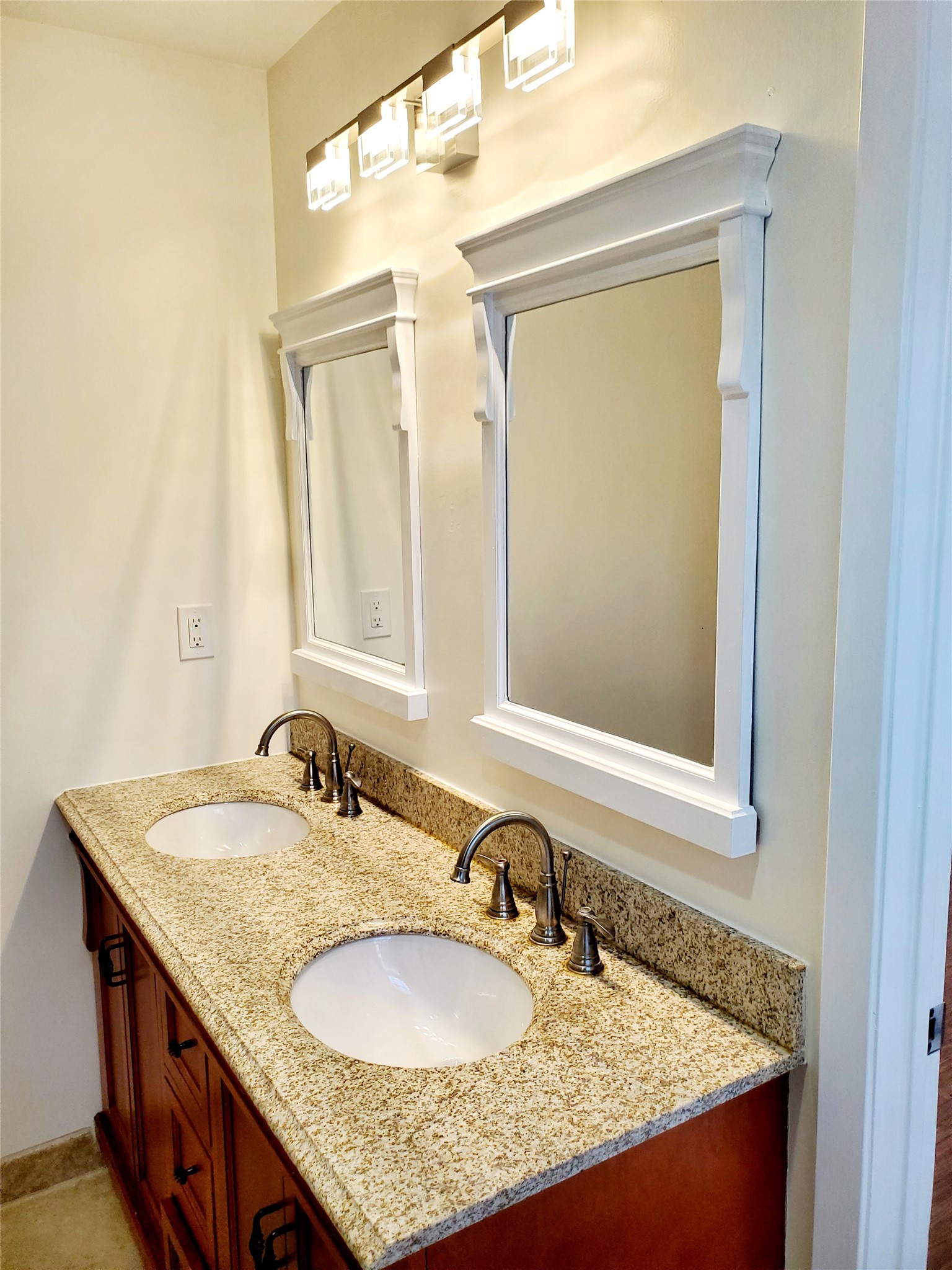 7953 Ridgeview Drive Houston, TX 77055 - Photo 11 of 19