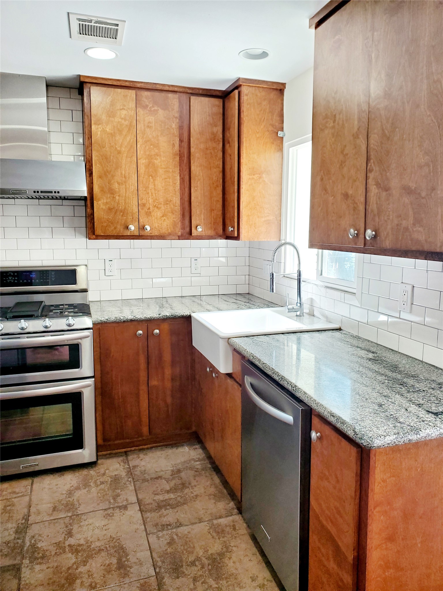 7953 Ridgeview Drive Houston, TX 77055 - Photo 4 of 19