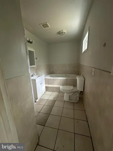 a close up view of a washer and dryer