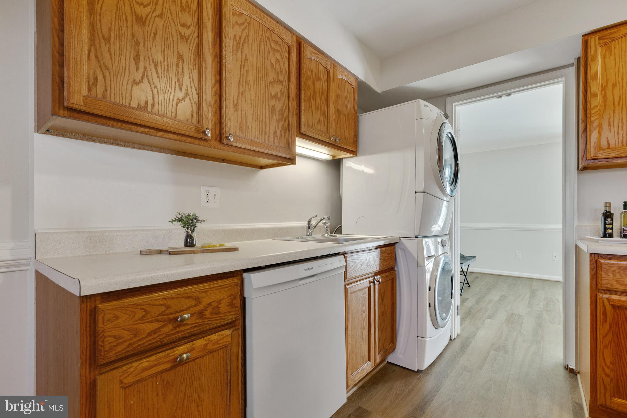 14577 Golden Oak Road Centreville, VA 20121 - Photo 13 of 36 Kitchen opens to spacious living room.