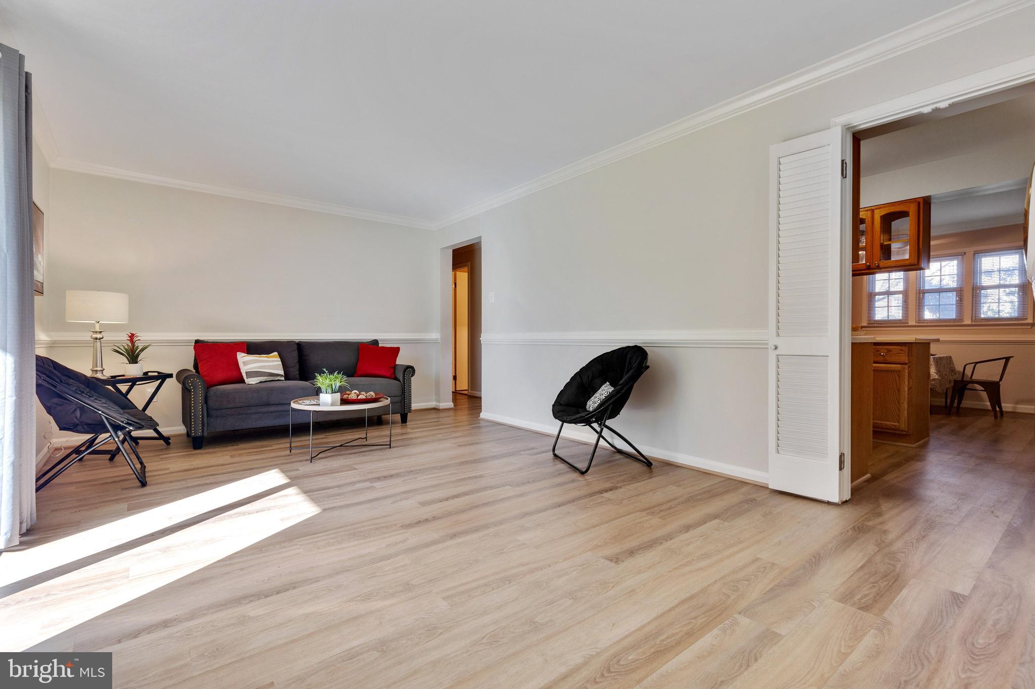 14577 Golden Oak Road Centreville, VA 20121 - Photo 15 of 36 Enjoy plenty of room for TV viewing & relaxing.
