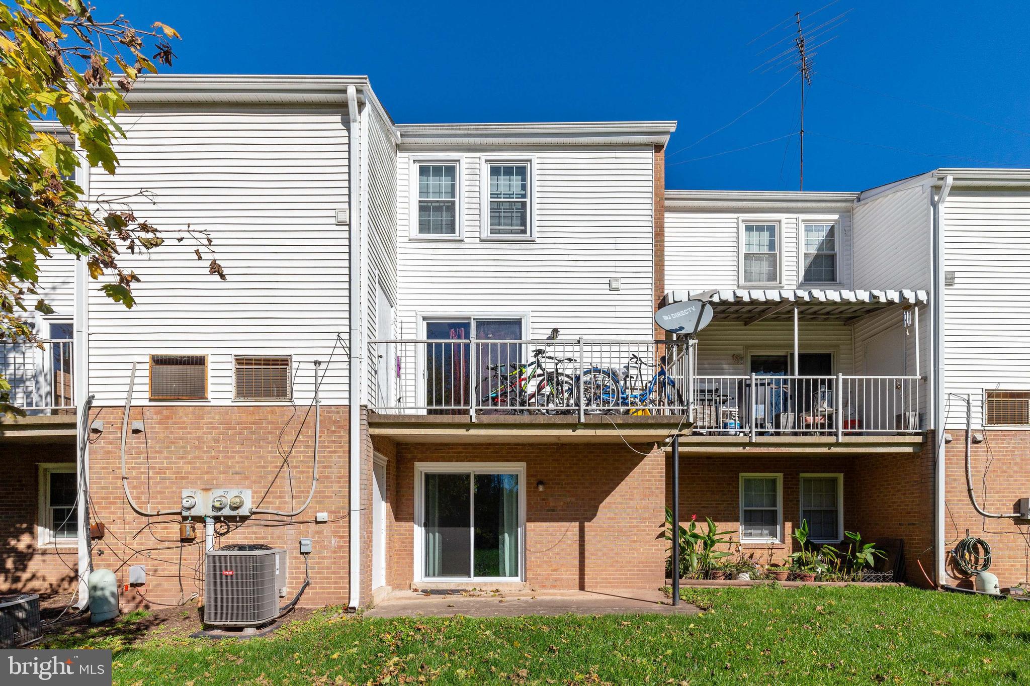 14577 Golden Oak Road Centreville, VA 20121 - Photo 34 of 36 Rear of condo building.