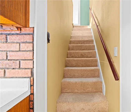 a view of empty room with window