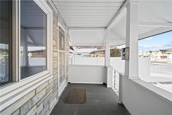 a view of entryway with a front door