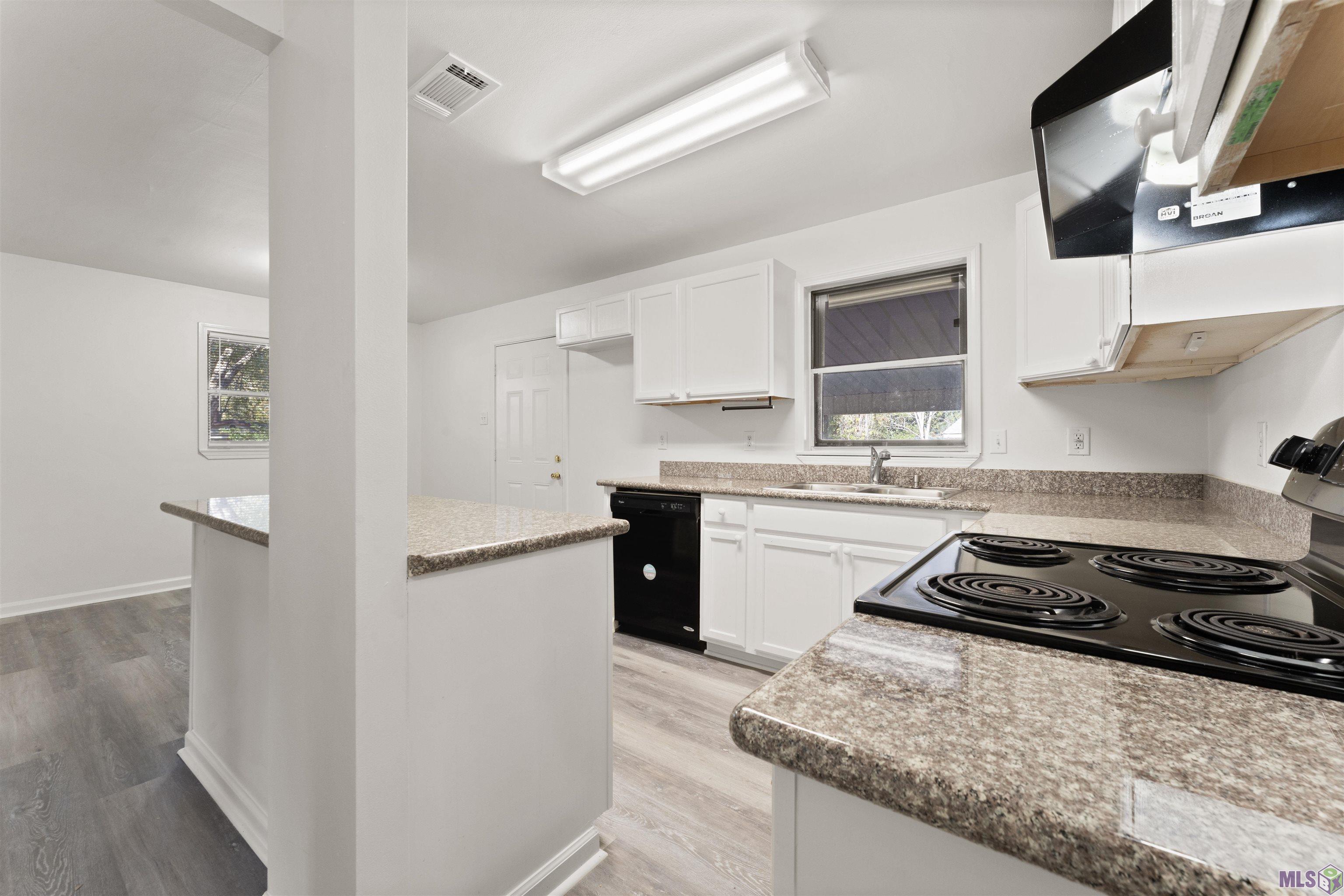 9145 Bordeaux Drive Baton Rouge, LA 70809 - Photo 4 of 23 Kitchen from Hall