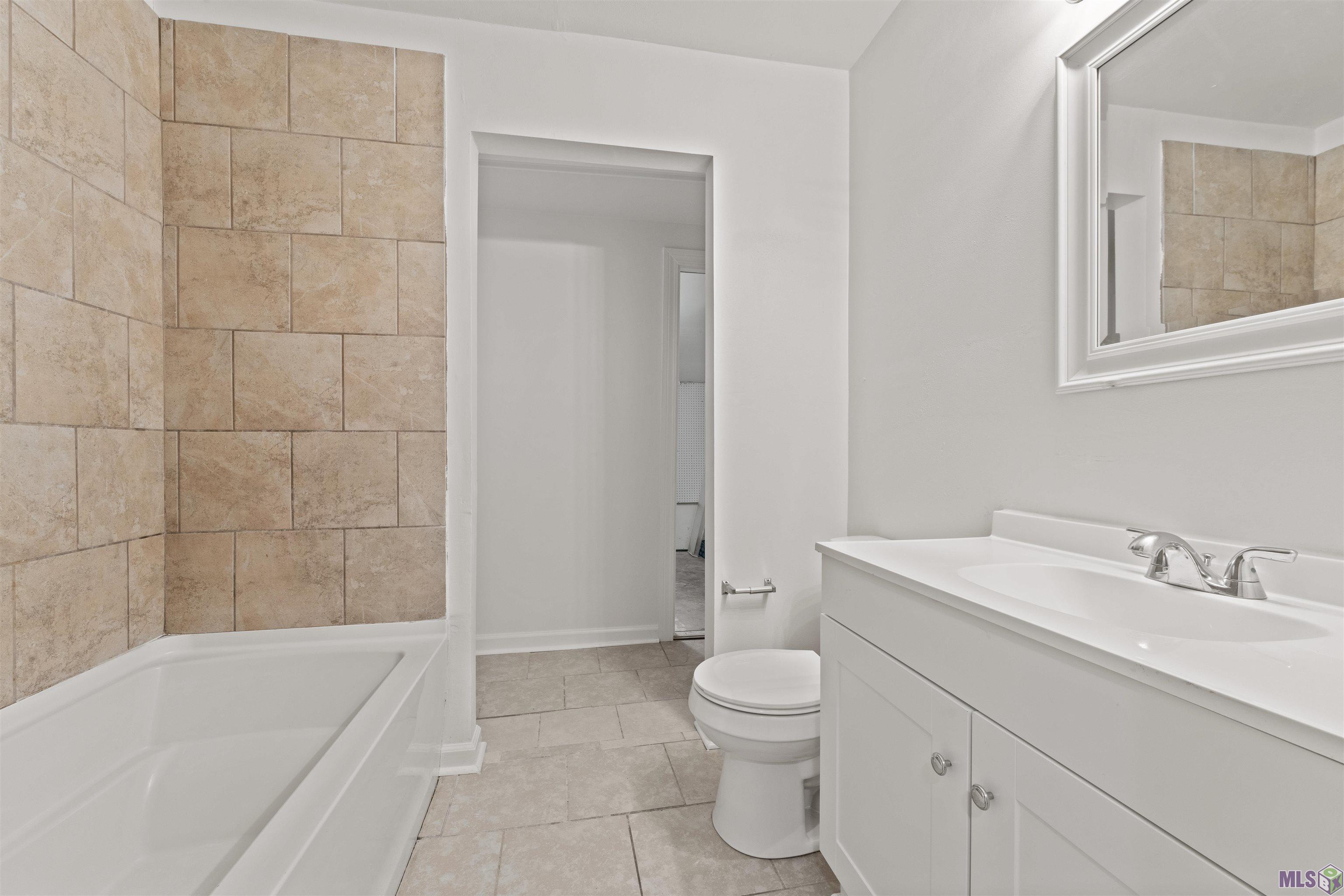9145 Bordeaux Drive Baton Rouge, LA 70809 - Photo 9 of 23 Hall Bath