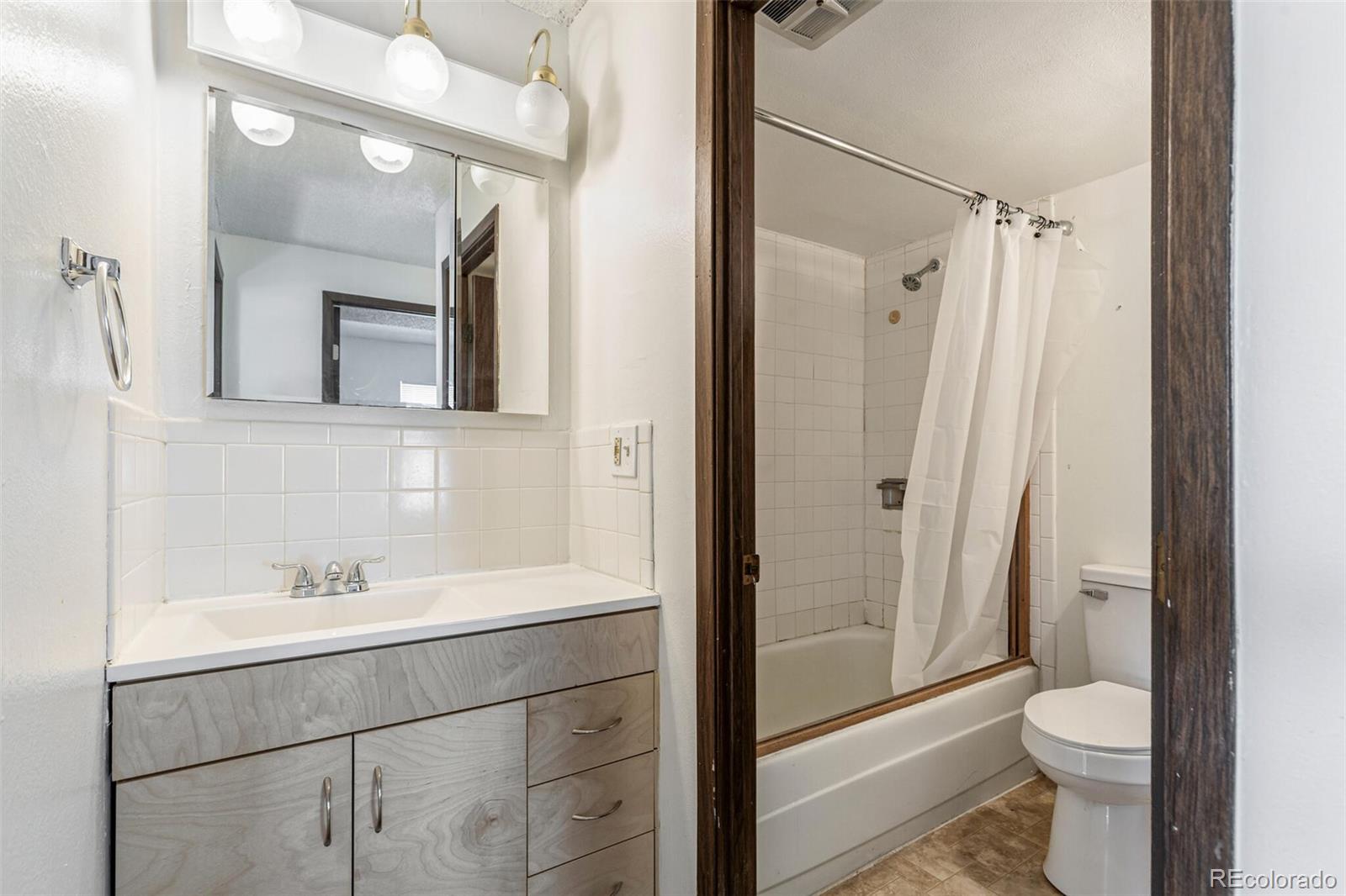 2 Adams Street, Unit 1007 Denver, CO 80206 - Photo 10 of 14